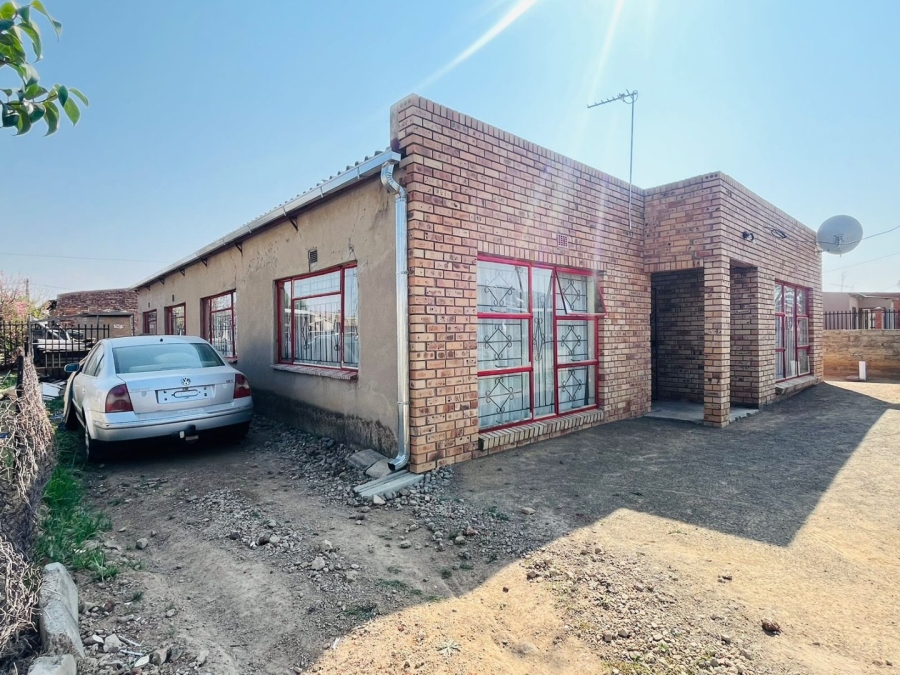 4 Bedroom Property for Sale in Motse Papiki Moilwa Free State